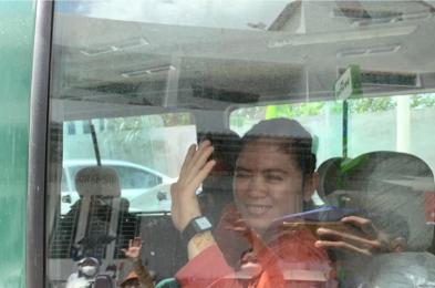 កញ្ញា​ឈឹម ស៊ីថរ​ទទួល​បាន​ពាន​រង្វាន់​ពី​រដ្ឋាភិបាល​ស៊ុយ​អែត​ចំពោះ​ការ​លើក​កម្ពស់​​ប្រជាធិបតេយ្យ