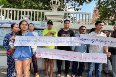 កម្មករ​រោងចក្រ​កាត់ដេរ​នៅ​ខេត្ត​បន្ទាយមានជ័យ និង​បុគ្គលិក​សណ្ឋាគារ​នៅ​ភ្នំពេញ​តវ៉ា​ទាមទារ​ដំណោះស្រាយ​ការងារ