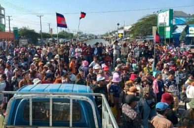 កម្មកររោងចក្រ «YJC» តវ៉ាបិទផ្លូវជាតិលេខ៣ ប្រឆាំងនឹងការប្រមាថរបស់មេការជនជាតិចិន